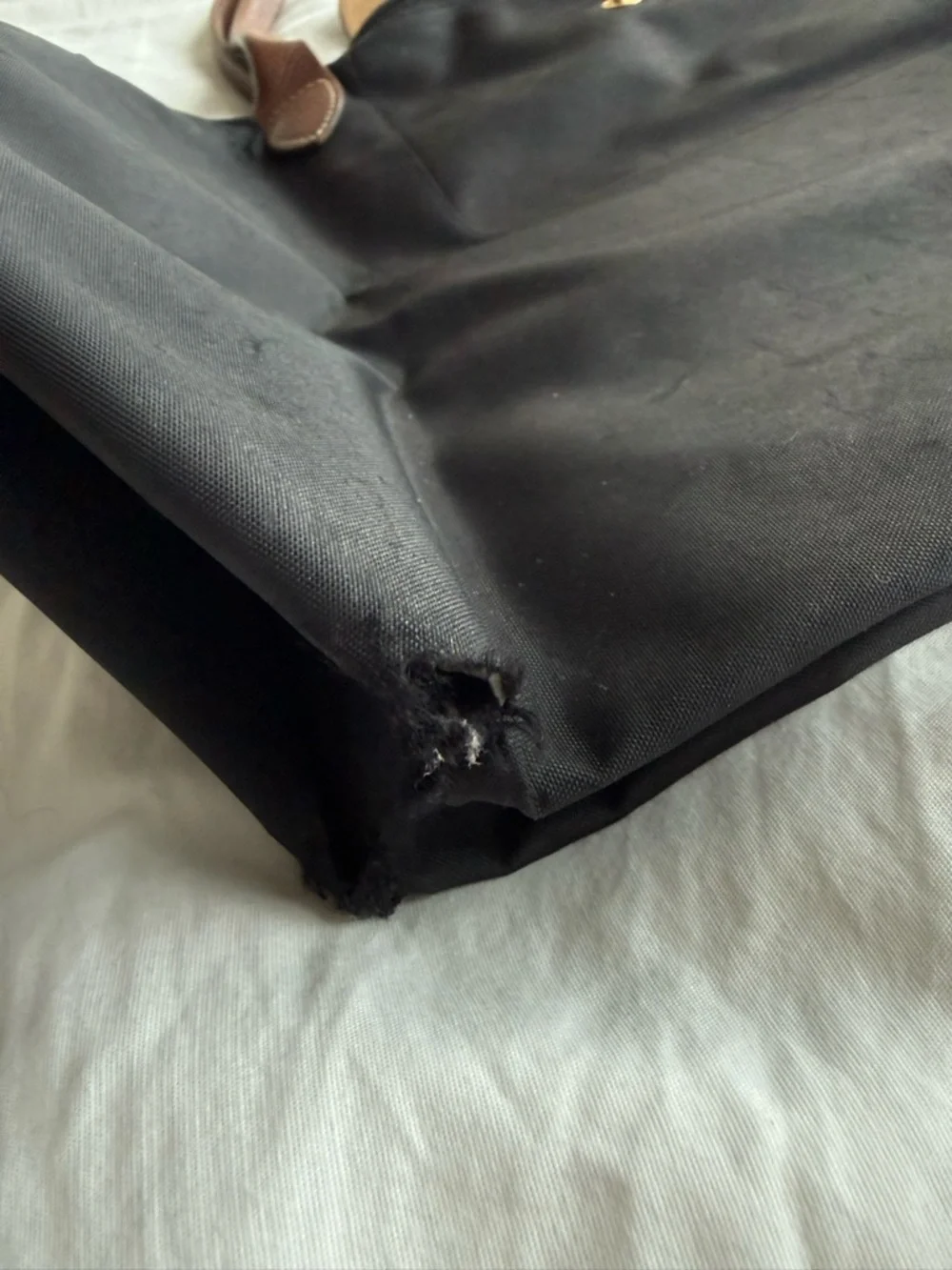 Classic Longchamp Le Pliage Black Tote in Medium - Picture 5 of 10